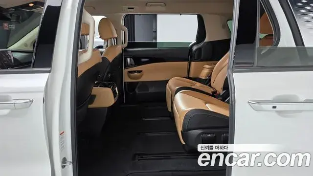 Kia Carnival 2021 — Фото 12/20