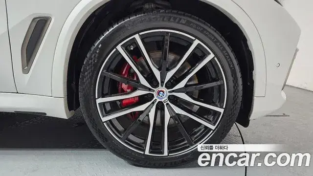 BMW X5 2023 — Photo 28/33