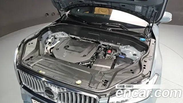 Volvo XC90 2021 — Şəkil 27/33