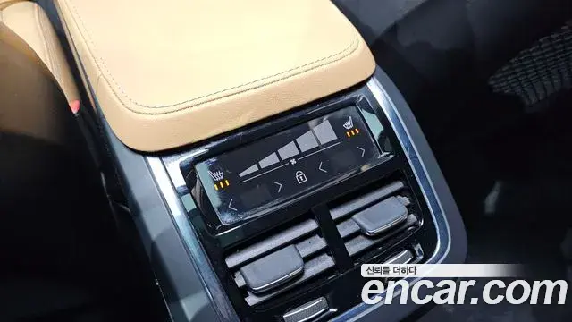 Volvo XC90 2021 — Şəkil 25/33