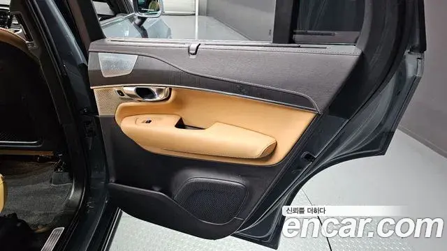 Volvo XC90 2021 — Şəkil 33/33