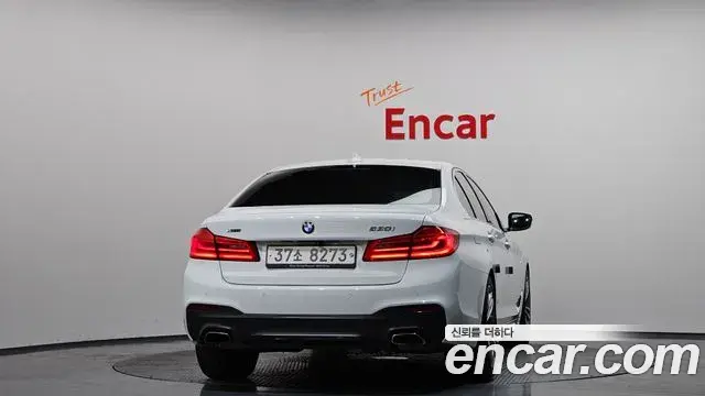 BMW 5 Series 2019 — Şəkil 27/32