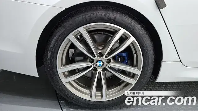 BMW 5 Series 2019 — Şəkil 24/32