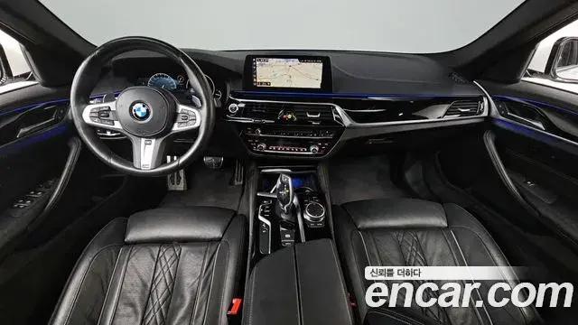 BMW 5 Series 2019 — Şəkil 17/32