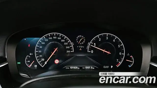 BMW 5 Series 2019 — Şəkil 14/32