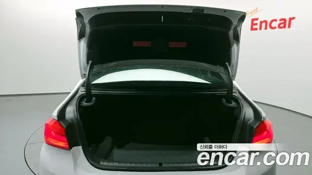 BMW 5 Series 2019 — Şəkil 19/32