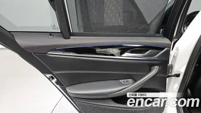 BMW 5 Series 2019 — Şəkil 22/32