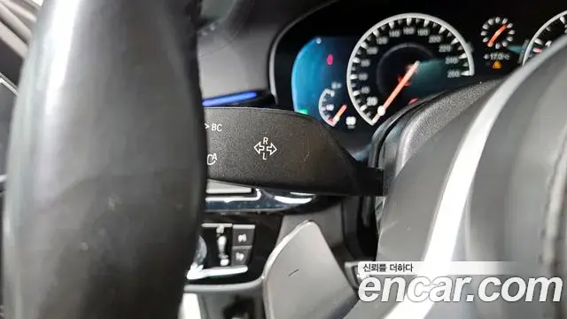 BMW 5 Series 2019 — Şəkil 15/32