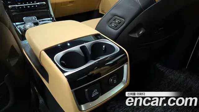 Kia Carnival 2023 — Photo 18/20