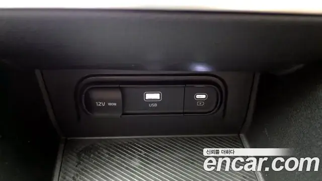 Kia Sportage 2021 — ფოტო 7/30