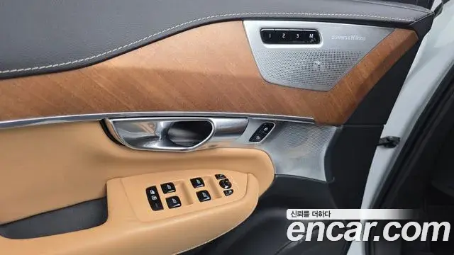 Volvo XC90 2019 — Фото 13/20