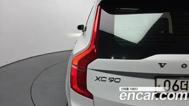 Volvo XC90 2019 — ფოტო 2/33