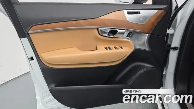 Volvo XC90 2019 — ფოტო 22/33