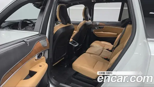Volvo XC90 2019 — ფოტო 9/33