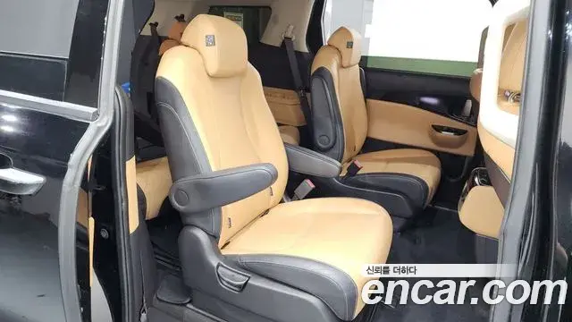 Kia Carnival 2023 — Photo 2/20
