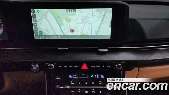 Kia Carnival 2023 — Photo 19/20