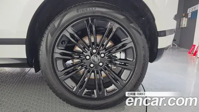 Land Rover Range Rover Evoque 2025 — Фото 9/20