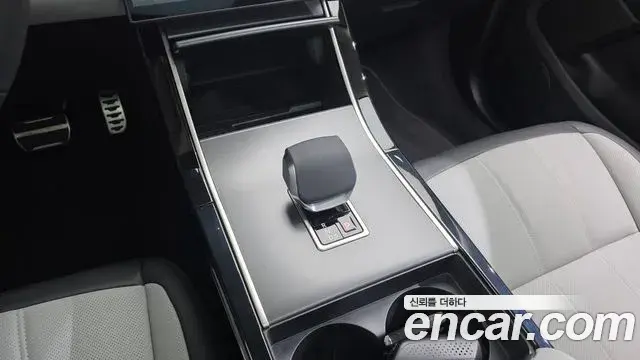 Land Rover Range Rover Evoque 2025 — Фото 18/20