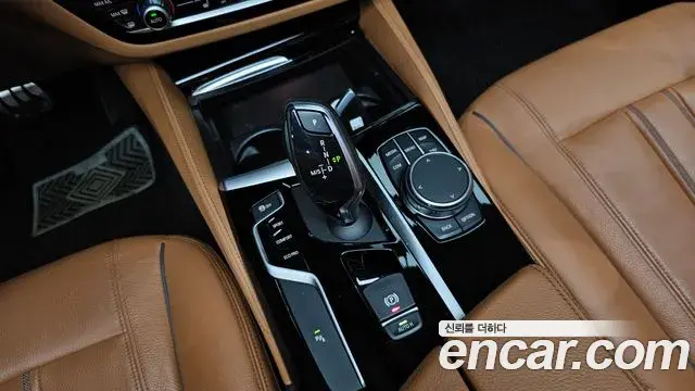 BMW 5 Series 2018 — Фото 9/20