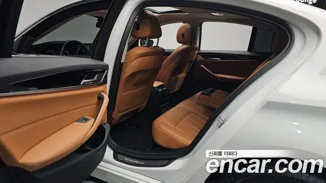 BMW 5 Series 2018 — Фото 11/20