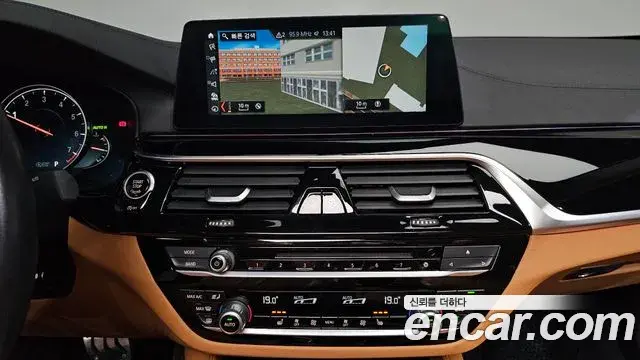 BMW 5 Series 2018 — Фото 13/20
