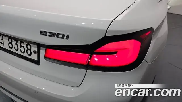 BMW 5 Series 2018 — Photo 14/34