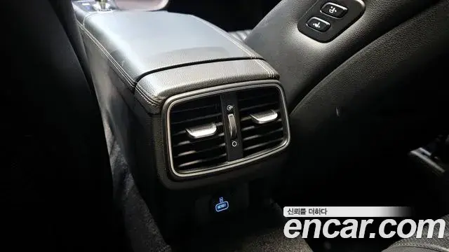 Genesis G70 2018 — Photo 11/30