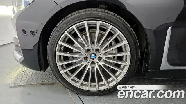 BMW 7 Series 2022 — Photo 21/32