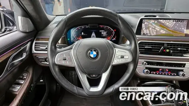 BMW 7 Series 2022 — Photo 16/32