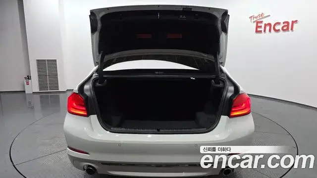 BMW 5 Series 2018 — Şəkil 18/34