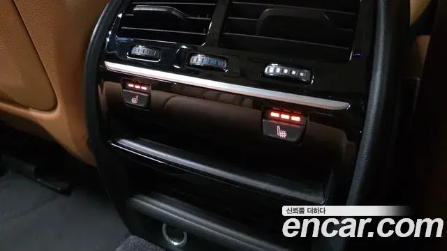 BMW 5 Series 2018 — Şəkil 25/34