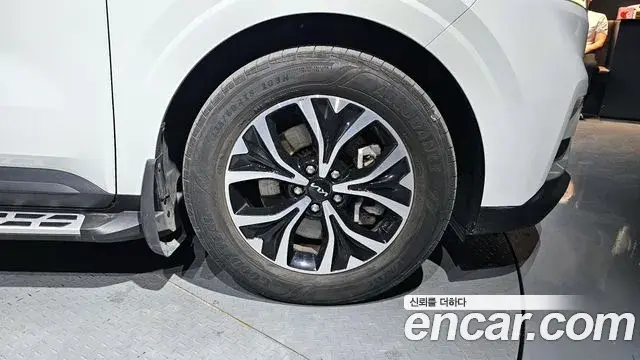 Kia Carnival 2021 — Фото 5/20