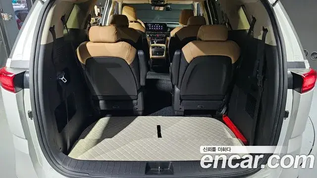 Kia Carnival 2021 — Фото 18/20