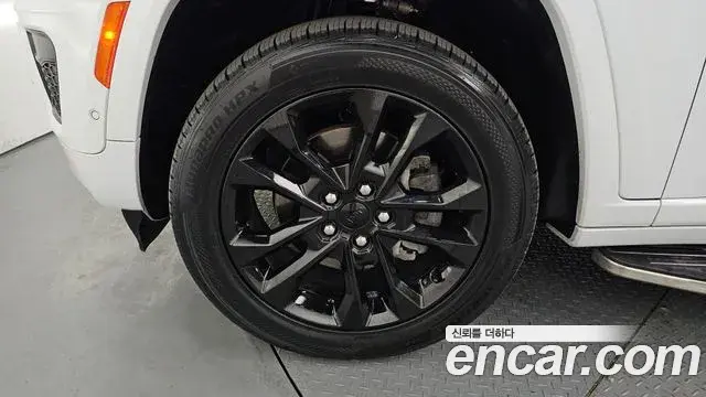 Jeep Grand Cherokee 2022 — Photo 13/20
