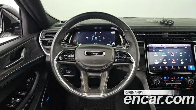 Jeep Grand Cherokee 2022 — Photo 16/20