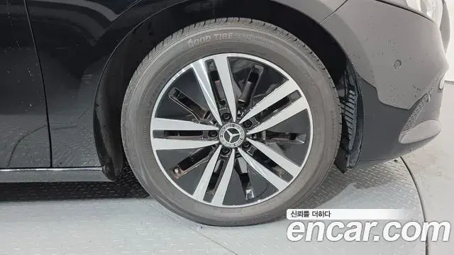 Mercedes-Benz A-Class 2021 — Photo 19/20