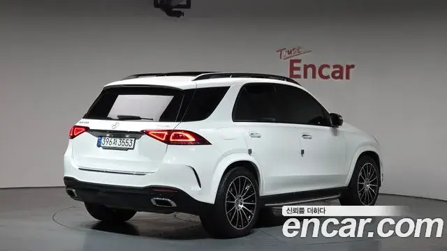 Mercedes-Benz GLE-Class 2022 — Photo 30/35