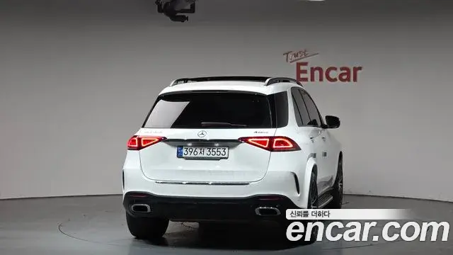 Mercedes-Benz GLE-Class 2022 — Photo 10/35