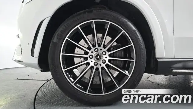 Mercedes-Benz GLE-Class 2022 — Photo 11/35