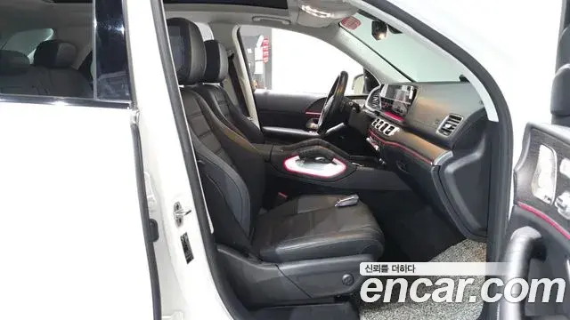 Mercedes-Benz GLE-Class 2022 — Photo 23/35