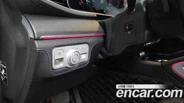 Mercedes-Benz GLE-Class 2022 — Photo 17/35