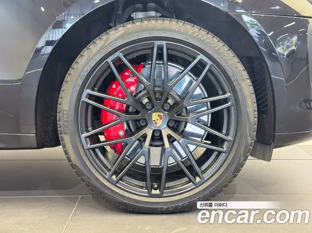 Porsche Macan 2022 — Photo 10/20