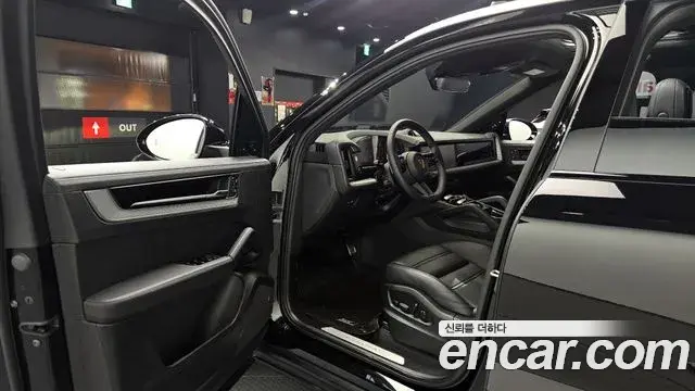 Porsche Cayenne 2024 — ფოტო 6/33