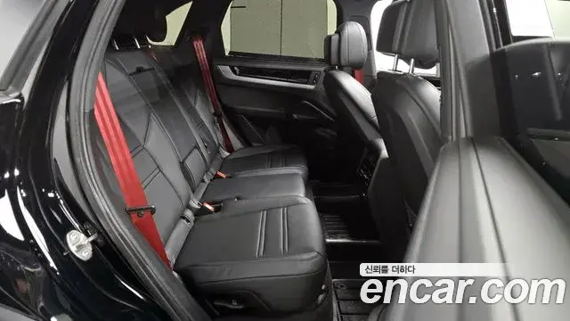 Porsche Cayenne 2024 — ფოტო 13/33