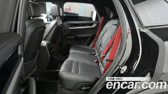 Porsche Cayenne 2024 — ფოტო 3/33