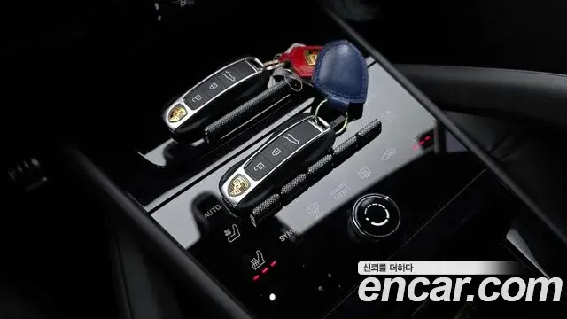 Porsche Cayenne 2024 — ფოტო 27/33