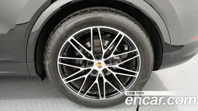 Porsche Cayenne 2024 — ფოტო 22/33