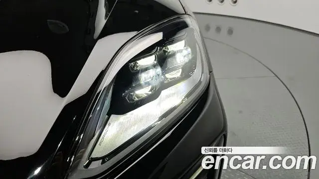 Porsche Cayenne 2024 — ფოტო 29/33