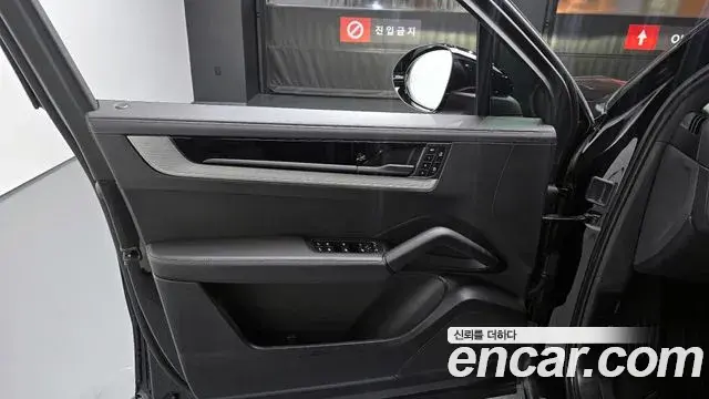 Porsche Cayenne 2024 — ფოტო 2/33