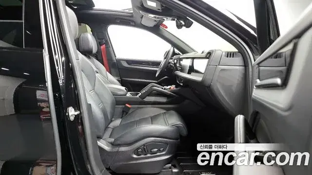 Porsche Cayenne 2024 — ფოტო 8/33
